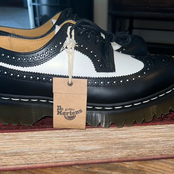 Dr Martens 3989 BEX SMOOTH LEATHER BROGUE SHOES - Picture 5 of 5